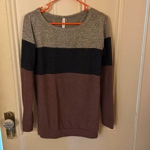 Tri colored pull over sweater